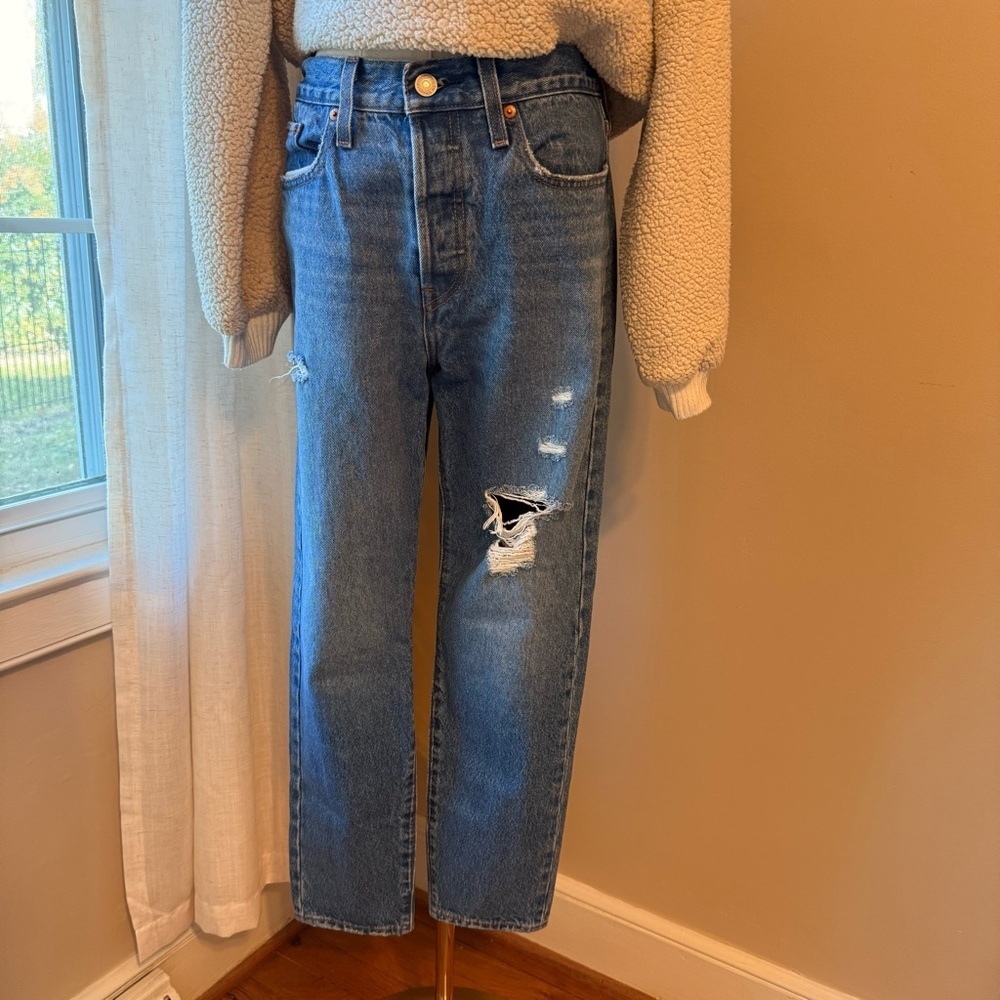 Levi’s Distressed Wedgie 28.5” Inseam